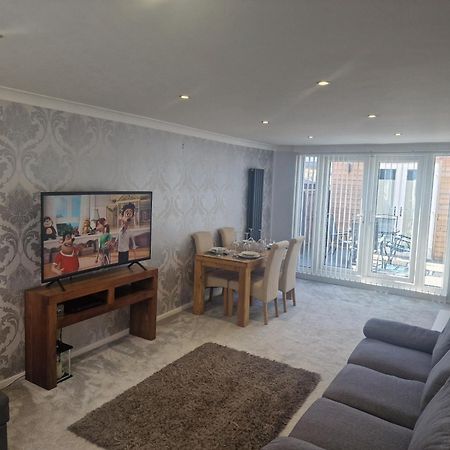 Stylish & Modern 2 Bed House With Free Parking Leeds Apartment Leeds  Exterior photo