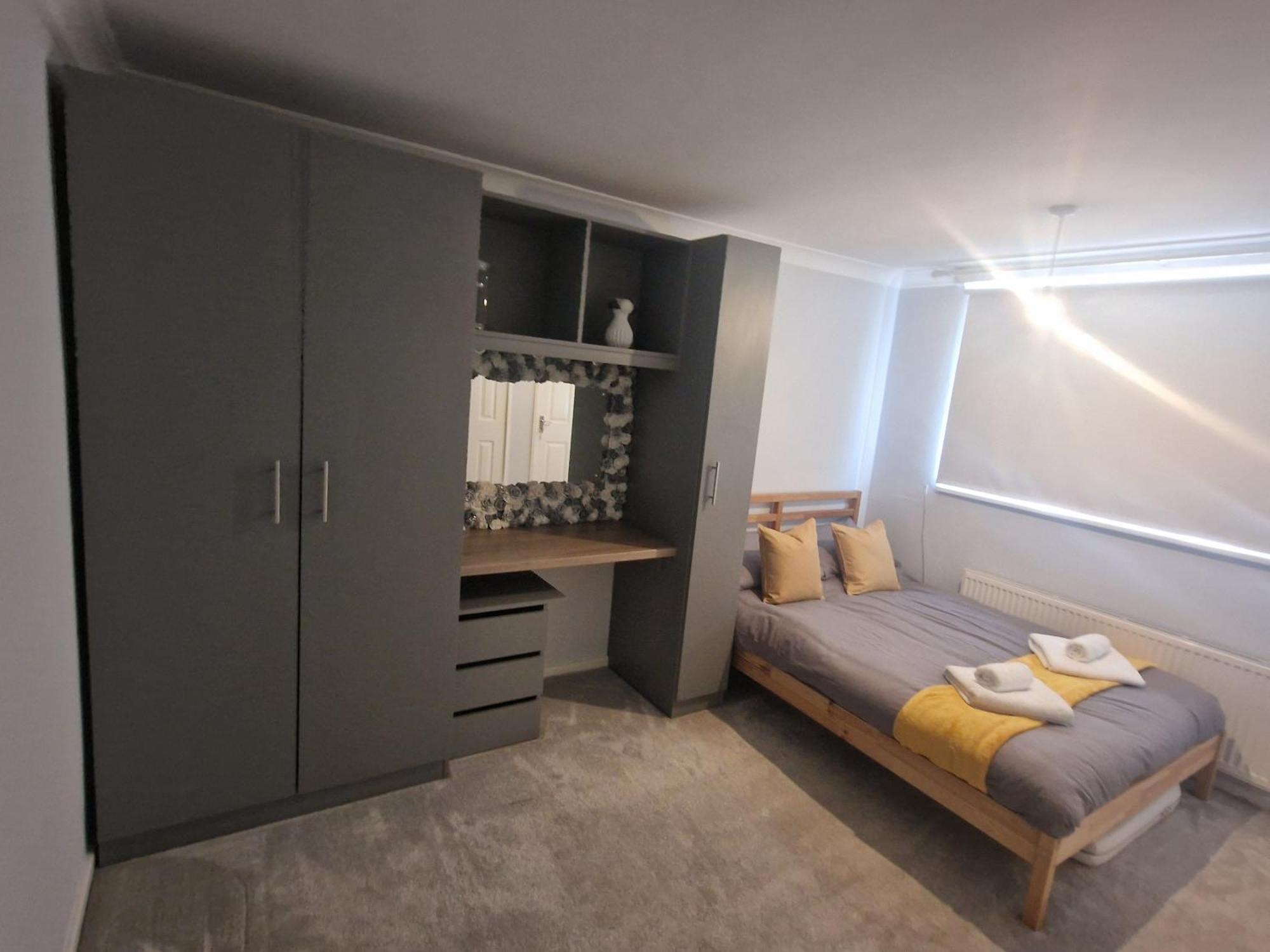Stylish & Modern 2 Bed House With Free Parking Leeds Apartment Leeds  Exterior photo