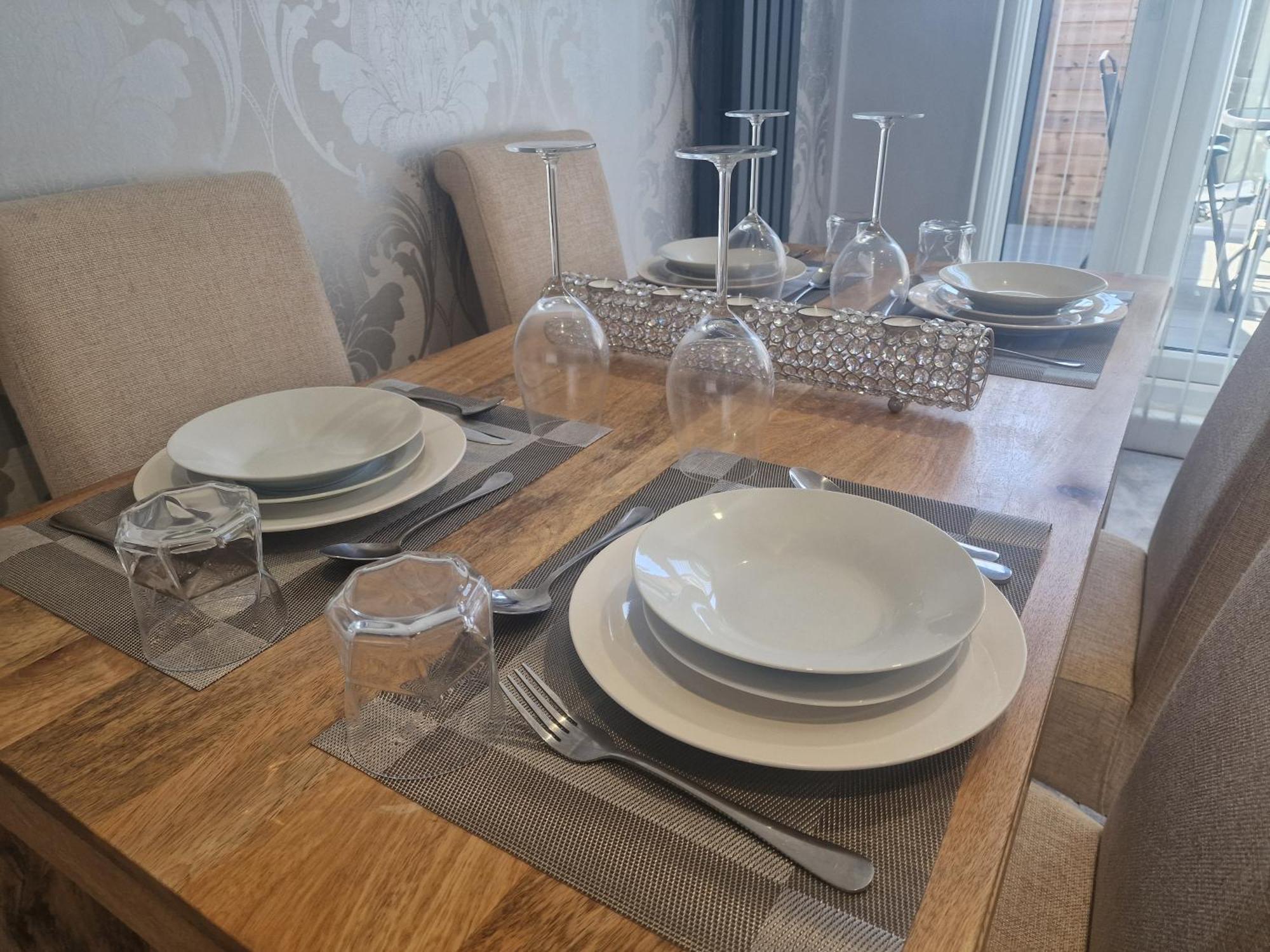 Stylish & Modern 2 Bed House With Free Parking Leeds Apartment Leeds  Exterior photo